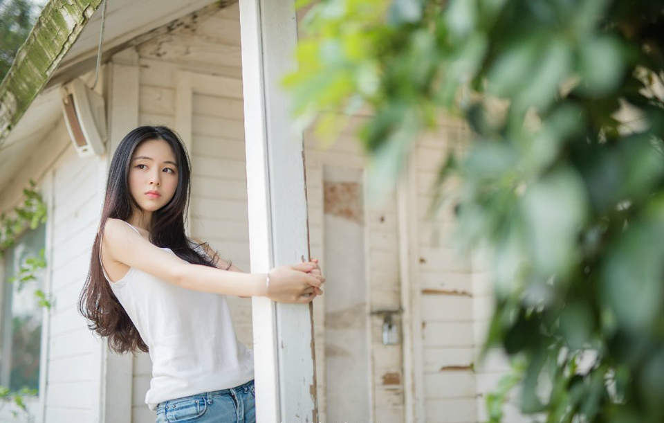 “嗯。”刘璝看着美妇离开的背影，不由感叹自己的造化，娶了这么一位贤淑的妻子。